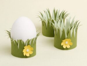 Чем занять ребенка: как украсить пасхальные яйца