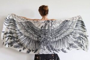 шарф с крыльями