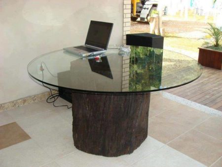 деревянный стол в интерьере