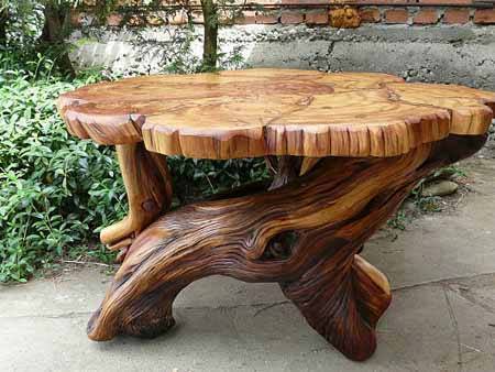 деревянный стол в интерьере